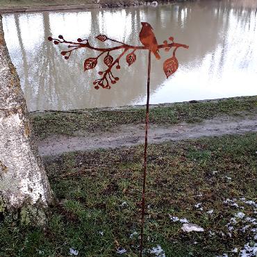 Oiseau sur branche avec fruits H150cm à piquer en fer rouillé