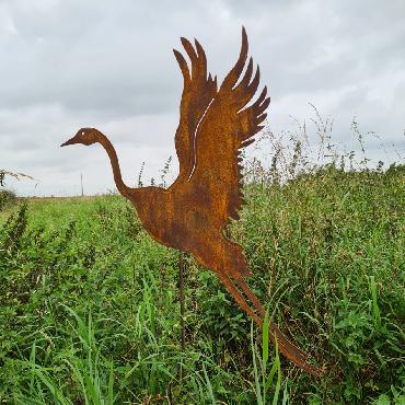 Oiseau héron volant H150cm à piquer en fer rouillé