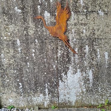 Oiseau héron volant H150cm à piquer en fer rouillé